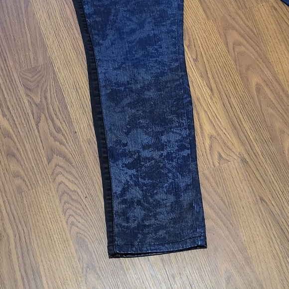 Tru Luxe Women’s Jeans Size 30/10 Blue Black Two-Tone Floral Stretch Denim B17 - Picture 2 of 12